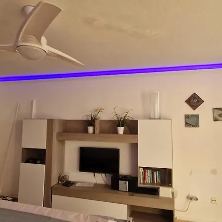 Апартаменти Jacaranda Mit Pool *